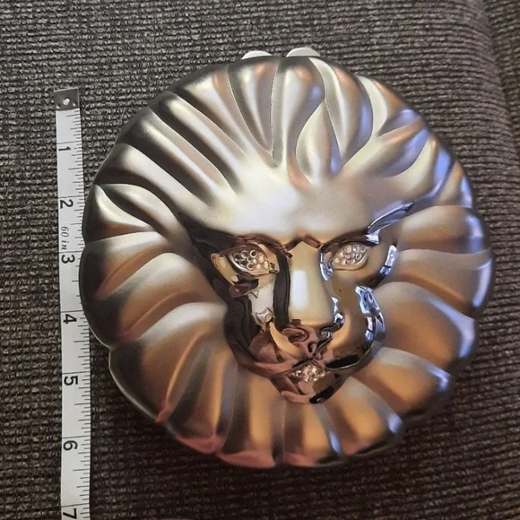 🚚 MOVING SALE Vintage brushed gold Lion's Head hard case minaudière crossbody - Picture 14 of 15